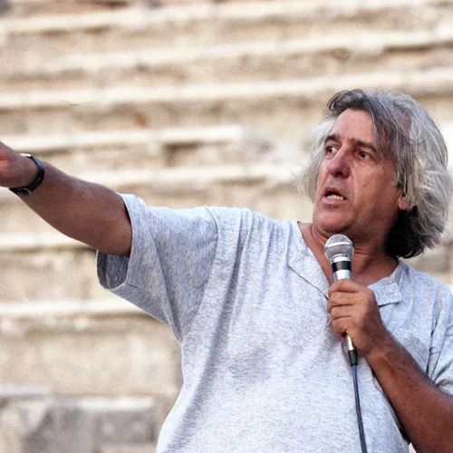 Ο Χρήστος Λεοντής γιορτάζει τα 60 χρόνια πορείας του με μια μοναδική συναλία