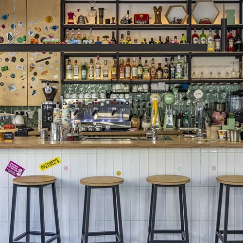 Του Βοτανικού τα στέκια: 4 μεζεδοπωλεία και 1 ολοκαίνουργιο all day στην πιο cool πιάτσα