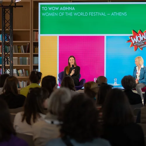 Η Nadya Tolokonnikova των Pussy Riot και η συγγραφέας Deborah Levy στο φεστιβάλ WOW