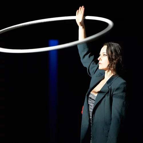 Χριστίνα Σουγιουλτζή: "Στην εποχή μας, έχουμε πάρει αποστάσεις ασφαλείας από το τελετουργικό του πένθους"