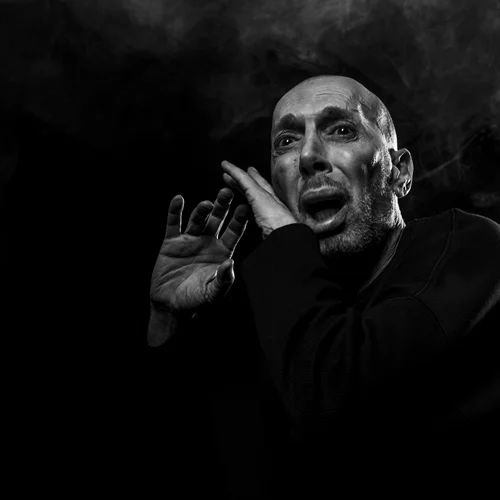 Βουτιά στην "PARANOIA" του Γκυ Ντε Μωπασσάν