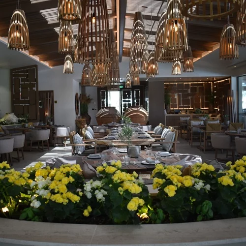 Η Greek chic "Elia" της Χαλκιδικής