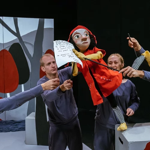 Η "Κοκκινοσκουφίτσα" της Έλενας Μαυρίδου επιστρέφει στο Ιντεάλ