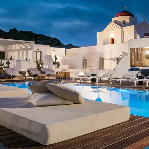 Το "Amyth Super Paradise" υποδέχεται τους πρώτους του επισκέπτες για τη φετινή τουριστική σεζόν