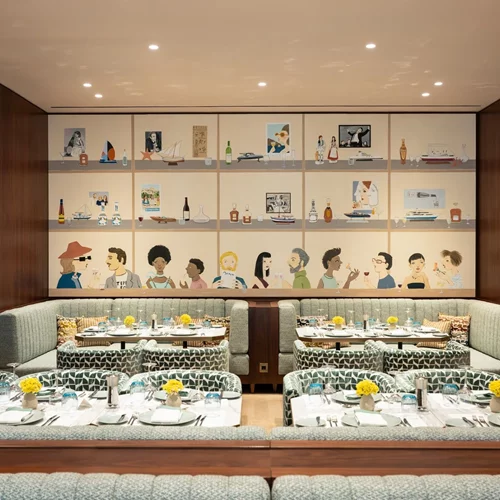 Το "Amber Cellar" αρμενίζει στον Πειραιά