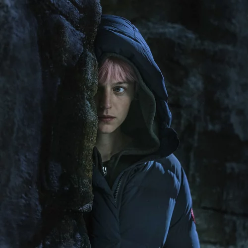 O "Φόνος στην άκρη του κόσμου" με τους Έμα Κόριν και Κλάιβ Όουεν ήρθε στο Disney+