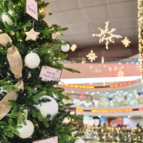 Αυτά τα Χριστούγεννα το River West μας καλωσορίζει στην XMAS WESTLAND του!