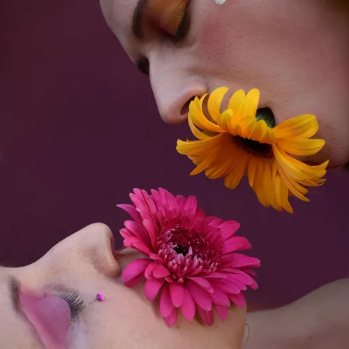 Μόνο αλήθειες