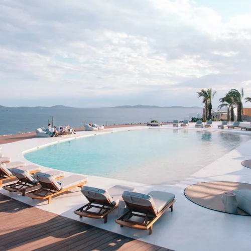 Η εμπειρία "Pacha" επιστρέφει εμπλουτισμένη στη Μύκονο