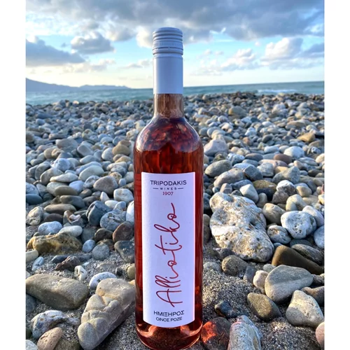Ένα φθινόπωρο "Αλλιώτικο" υπόσχεται το ροζέ της Οινοποιίας Τριποδάκη