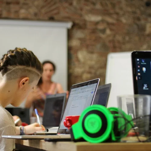 Νέα σεμινάρια Υποτιτλισμού για κωφά - βαρήκοα άτομα και Ακουστικής Περιγραφής για άτομα με οπτική αναπηρία