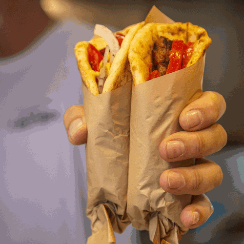 Αφιέρωμα Σουβλάκι: Τα σουβλατζίδικα της Αθήνας και όχι μόνο που τιμούν το εθνικό μας street food