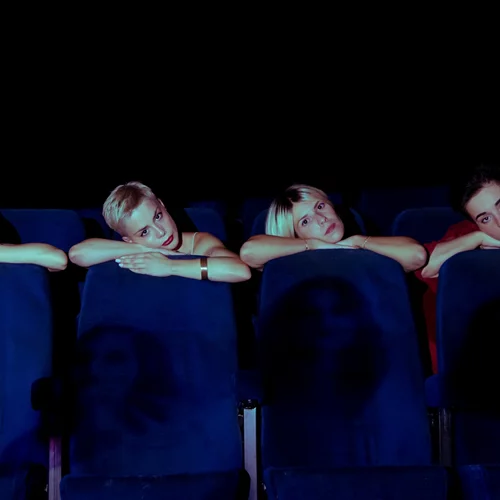 Η γυναικεία ματιά στις κακοποιητικές συνθήκες στο διαδίκτυο