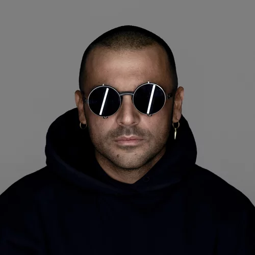 Ο Ilario Alicante χορεύει το Oddity Club