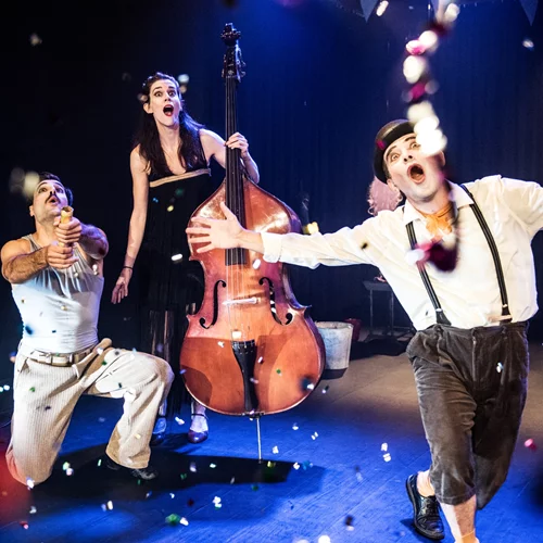 Ο "Περιοδεύων θίασος" επιστρέφει στο θέατρο Ελέρ