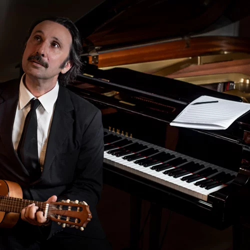 Ένα μουσικό happening βασισμένο στα "Τέσσερα Μαύρα Κουστούμια" του Ρένου Χαραλαμπίδη