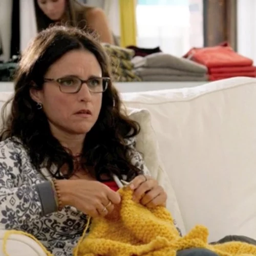 Τι είναι το grandmacore trend και πότε ακριβώς γίναμε οι γιαγιάδες μας;