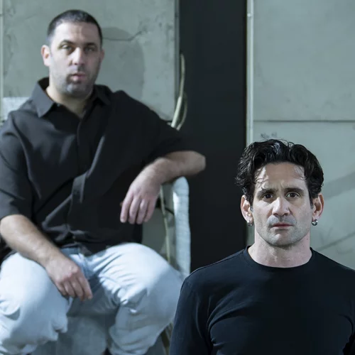 Άρης Μπινιάρης - Οδυσσέας Παπασπηλιόπουλος: Νέα συνεργασία με τη "Δίκη" του Κάφκα τη σεζόν 2025-26