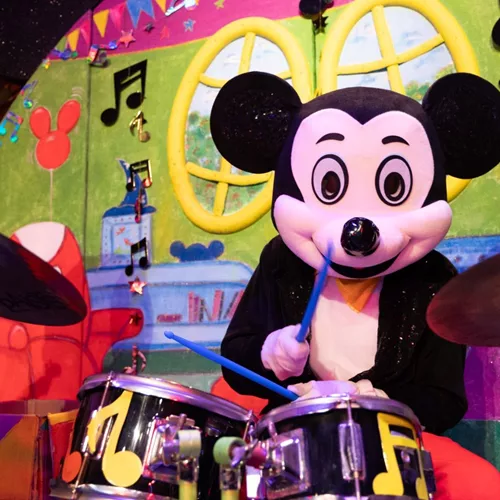 Η παρέα του Μίκυ και το τραγούδι της χαράς