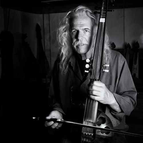 Ross Daly: "Πάντα αντιλαμβανόμουν τη μουσική ως κάτι που μαθαίνουμε μαζί με άλλους ανθρώπους"