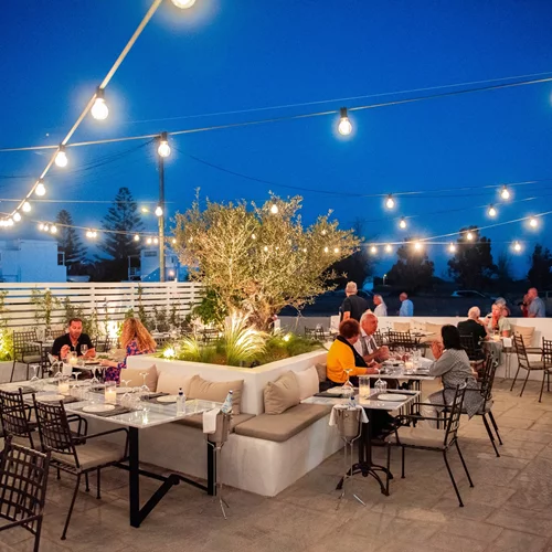 Ο "Βασίλαινας" βάφτηκε μπλε