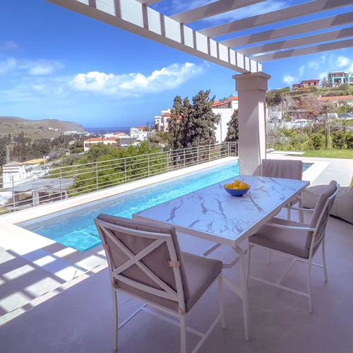 Οι βίλλες της εταιρείας "Suite Home" υποδέχονται τους πρώτους επισκέπτες στην Άνδρο