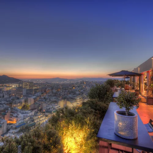 Στάση Μετρό Αμπελόκηποι: Στο "Penthouse 21", το ψηλότερο roof garden της Ελλάδας