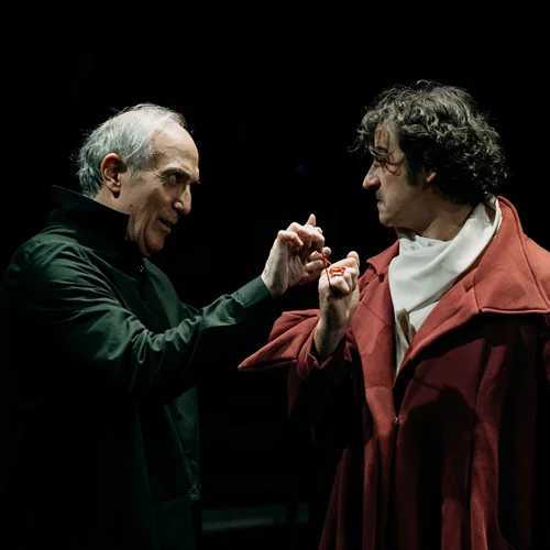 "Οι Τσέντσι": Πρώτες φωτογραφίες από την παράσταση στο Δημοτικό Θέατρο Πειραιά