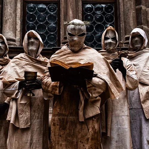 Οι Bonnie Nettles παρουσιάζουν το "First In / First Out"