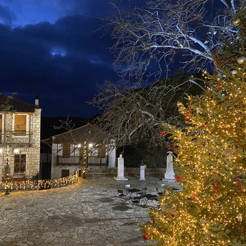 Vamvakou Santa School: Χριστούγεννα με παγοδρόμιο, Αλκίνοο Ιωαννίδη και εορταστική μαγεία στη Βαμβακού Λακωνίας