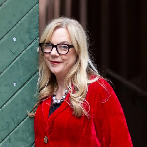 "Prima facie": Η Αλεξία Καλτσίκη στο "WOW" διαβάζει από το έργο της Σούζι Μίλερ για την πατριαρχία