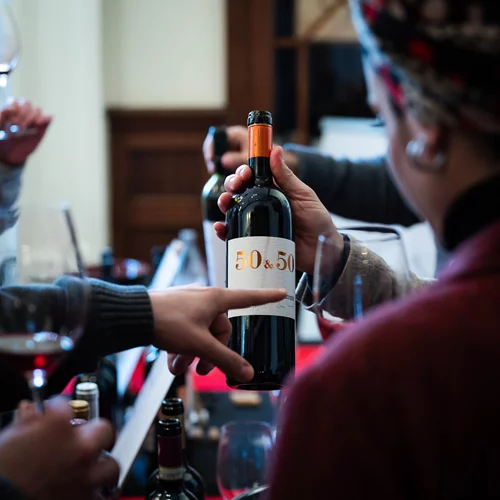 Ελλάδα & Ιταλία "δοκίμασαν" μαζί τα πιο εκλεκτά κρασιά σερβίροντας το πιο πολυπολιτισμικό οινικό γεγονός