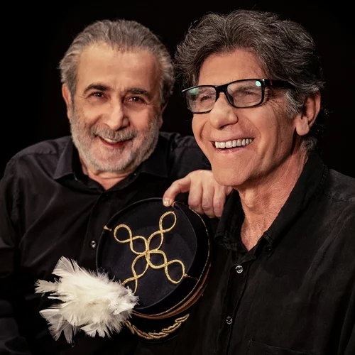 Ο Γιάννης Μπέζος σκηνοθετεί τον Λάκη Λαζόπουλο στο "Ένας ήρωας με παντούφλες"