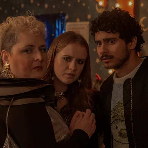 Το "Extraordinary" βρετανικό sit-com επιστρέφει στο Disney+