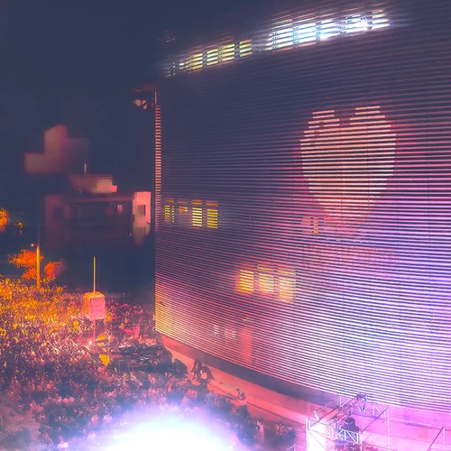 Ξέφρενο "Block Party" στη γειτονιά του Νέου Κόσμου από τη Στέγη