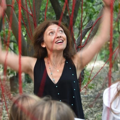 "Μια γιρλάντα παραμύθια": Ένα εργαστήρι για μικρούς και μεγάλους