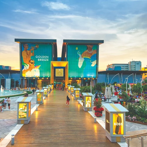 Golden Hall: Αυτό το καλοκαίρι είναι pop art