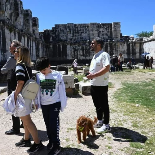 Τα ζώα συντροφιάς μπαίνουν πλέον σε περισσότερους από 120 αρχαιολογικούς χώρους