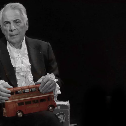 Ο "Τσέχοφ κι εγώ": μια σουρεαλιστική ιλαροτραγωδία στο Θέατρο Παραμυθίας