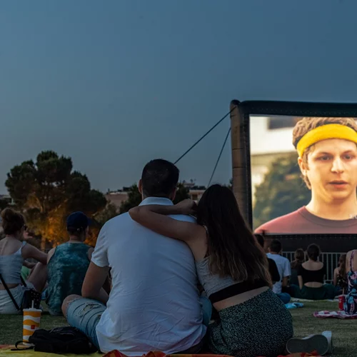 Το ΚΠΙΣΝ υποδέχεται την πανσέληνο του Αυγούστου με silent disco, θαλάσσια ποδήλατα, yoga και σινεμά