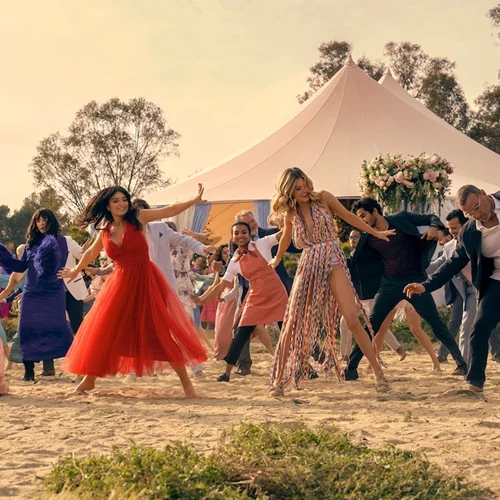 Γιατί μας κρίντζαραν τόσο πολύ οι τίτλοι αρχής του "The Perfect Couple";