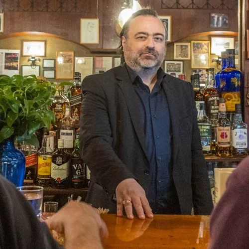 Η Αθήνα των Συγγραφέων | Δημήτρης Μανιάτης: "Οι σημερινοί Αθηναίοι βλέπουν την πόλη τους ως αναγκαίο κακό"