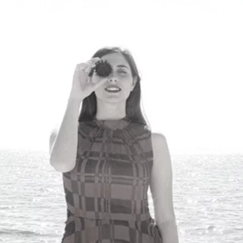 Η Νεφέλη Φασούλη μας κλείνει διπλό ραντεβού στην ταράτσα του Gazarte