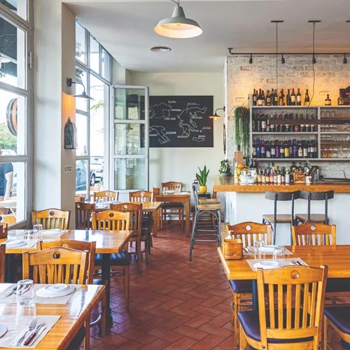 ''Corks and Forks'': Κρασί και comfort γεύσεις στη wine pub του Πειραιά