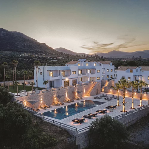 "Quattro Suites": Η μινιμαλιστική boho – chic φθινοπωρινή απόδραση στη Μονεμβασιά