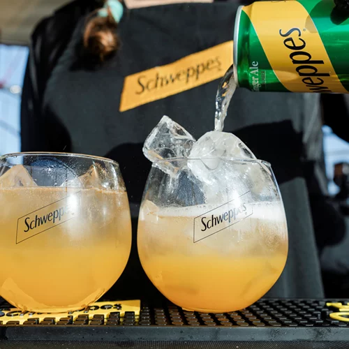 Το Schweppes δίνει χαρακτήρα στο ελληνικό καλοκαίρι!