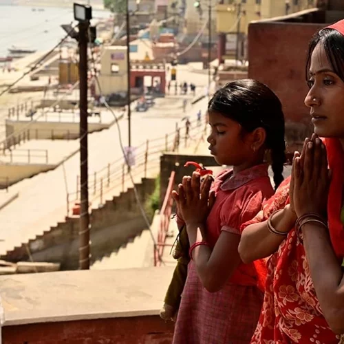 "Η πλεξούδα": 3 πράγματα που ίσως δεν ήξερες για το βιβλίο πίσω από την ταινία