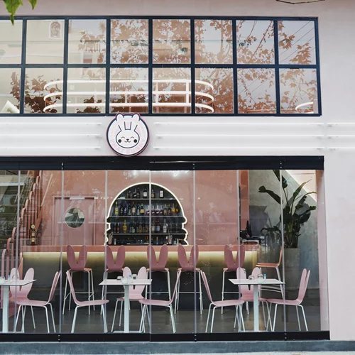 "Phat Bunny": τα burgers βάφτηκαν ροζ