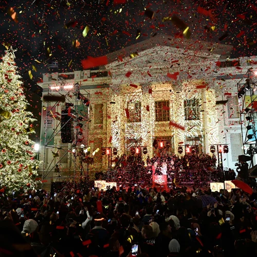 Χριστούγεννα στον Πειραιά: Η μαγεία των γιορτών ζωντανεύει σε κάθε γειτονιά