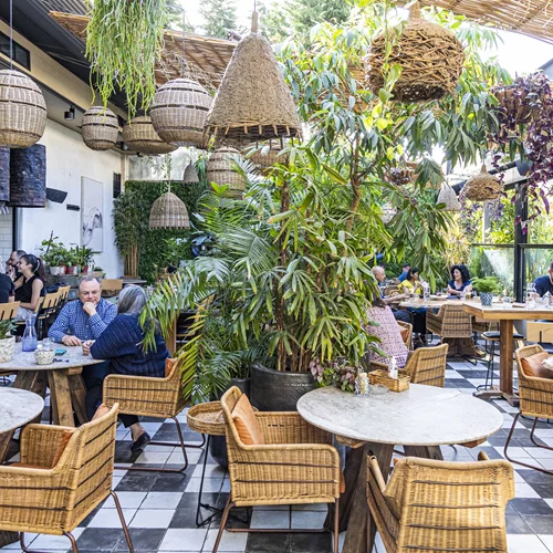 Για tapas και εκλεκτές κοπές στο "Lefkes on the side"